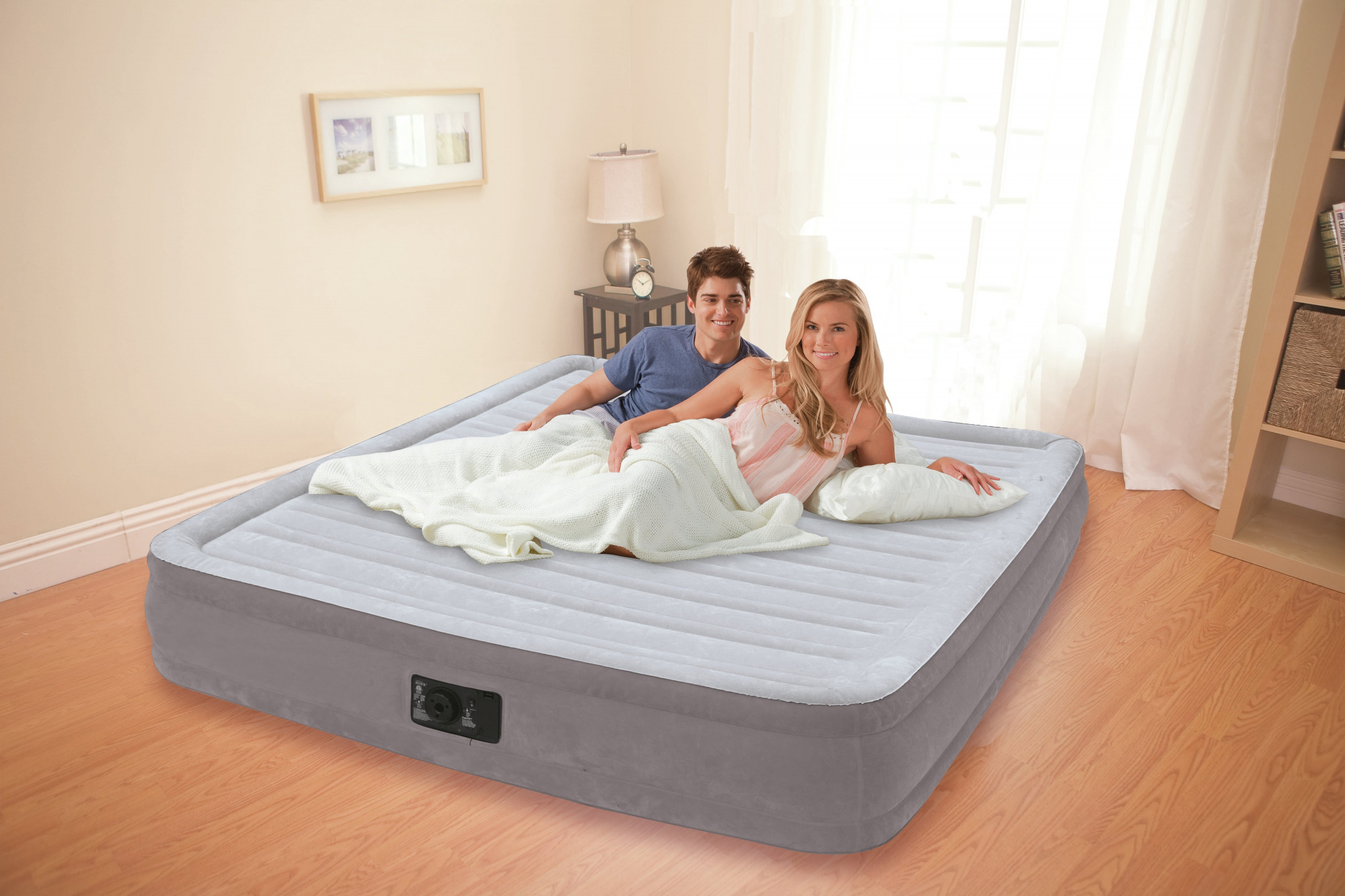 Надувная кровать Intex Comfort-Plush